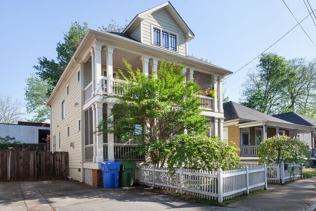 Photo - Spacious 3bd/2.5ba Home w/ Fenced Backyard in Great Location!