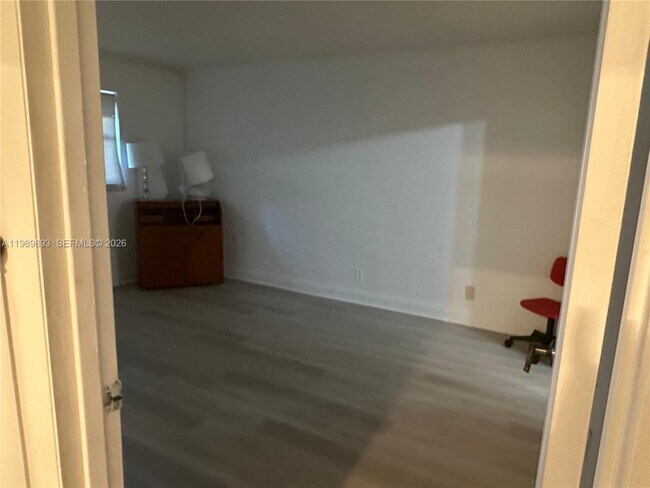 Photo - 410 SE 2nd St Unidad 118