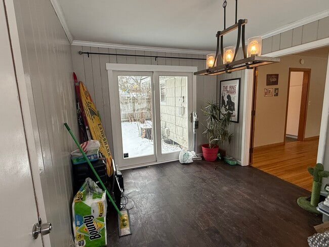 Photo - 2505 Zinran Ave S