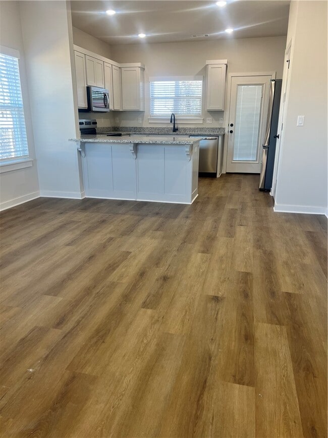 Photo - 570 Cosmos St