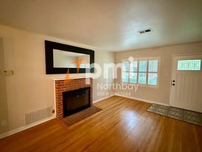 Photo - 389 Acacia St