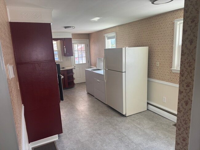 Kitchen - 115 Whelen Ave Unit 1