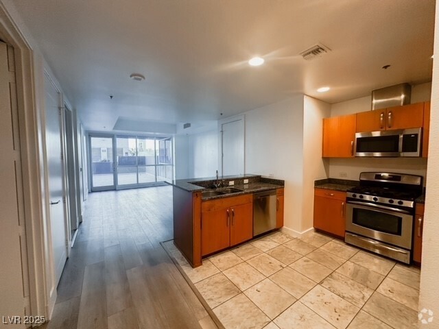 Building Photo - 4525 Dean Martin Dr Unit 407 Rental