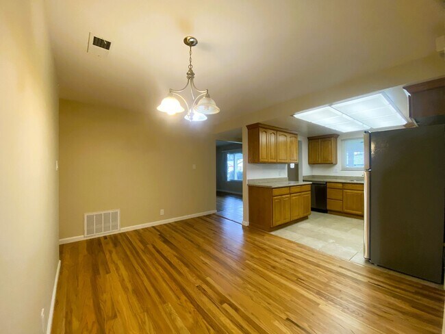 Photo - Lovely 3-bedroom home for rent in Fremont - Sundale!