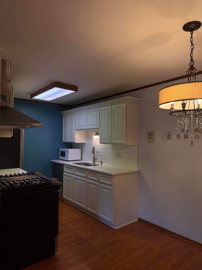 Photo - 1321 W Main St