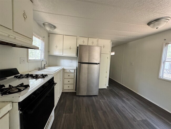 Photo - 104 N 1st St