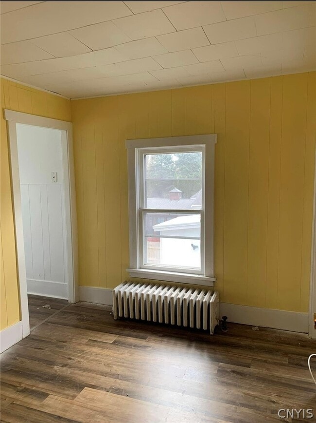 Photo - 255 W 5th St
