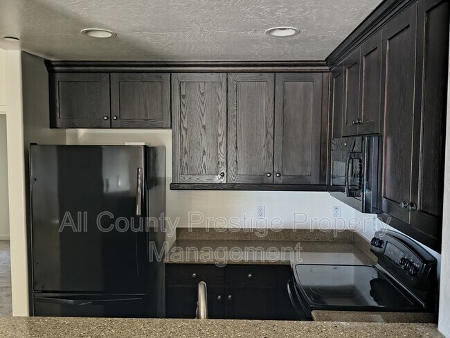 Photo - 815 E Rose Ln