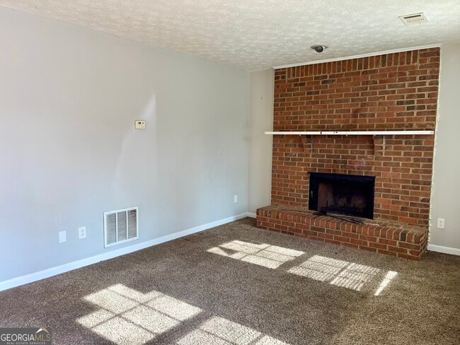 Photo - 945 Silverwood Dr