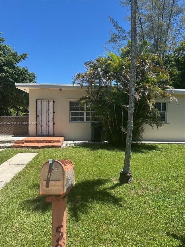 Building Photo - 5321 SW 67th Ave Rental