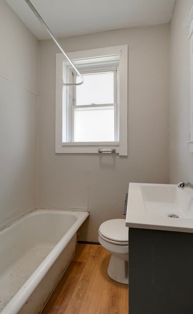 Photo - 4916 Winona Ave Unit 2 West