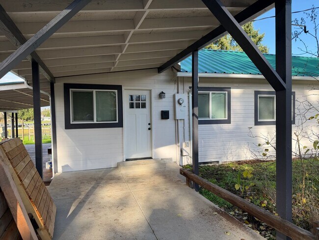 Photo - Updated 3 bedroom 2 bathroom house in Dexter!