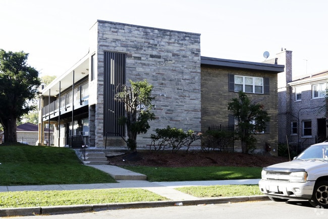 Building Photo - 5019 W Jackson Blvd