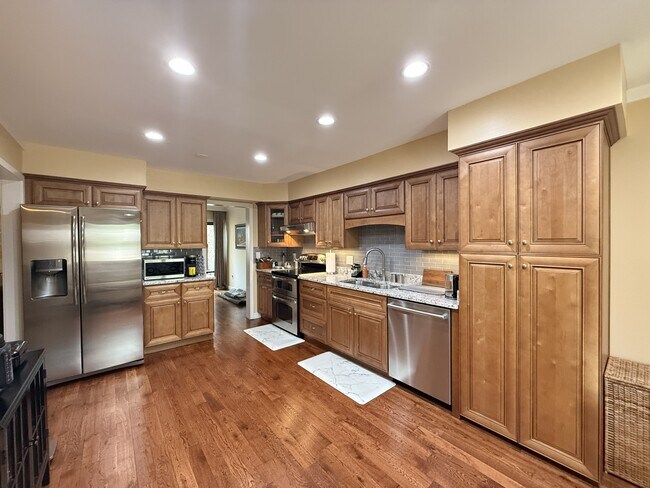 Photo - 772 Greenhills Dr