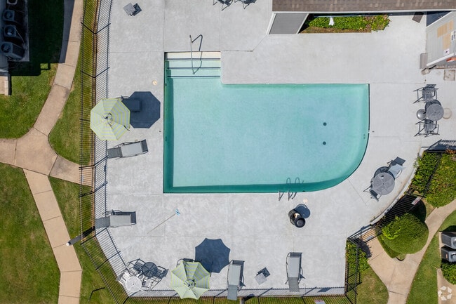 Woodland HIlls Apartments