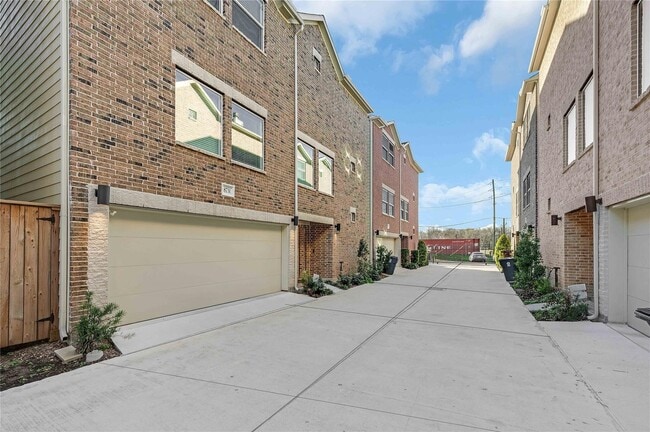 Building Photo - 8731 Bryam St