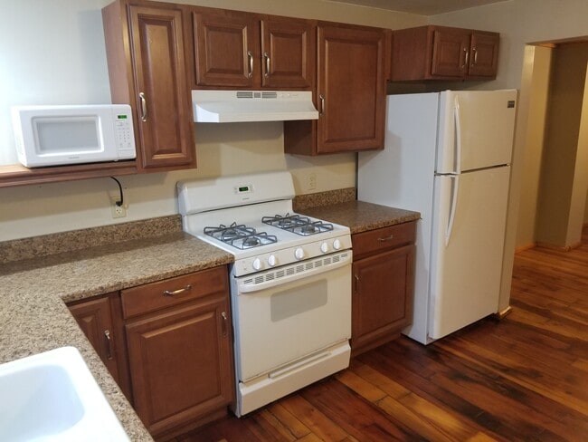 Photo - 210 E 2nd St