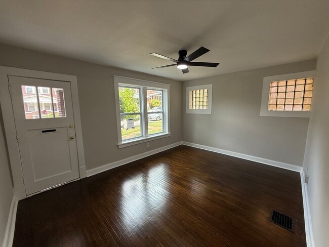 Building Photo - 3916 Miami St Unit 3916 Miami Rental