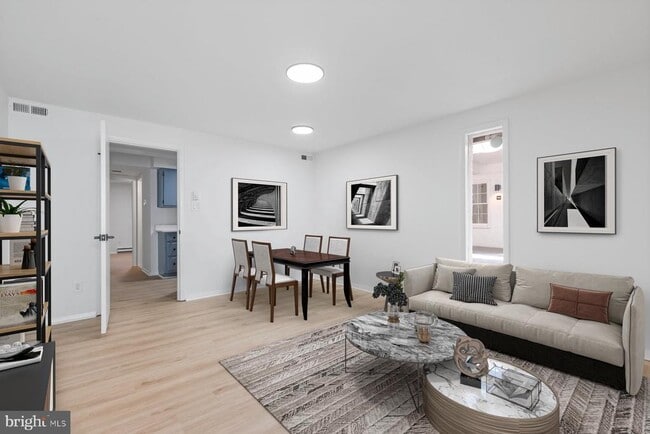 Building Photo - 207 S Patrick St Unit 204
