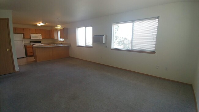 Photo - 440 NW Parr Dr