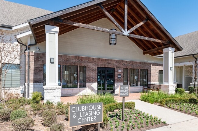 Photo - Falcon at Grand Harbor