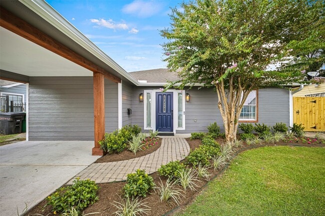 Photo - 515 Foxglove Ln