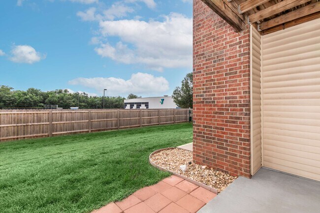 Hawthorn Suites 3 Bed 2 Bath Patio