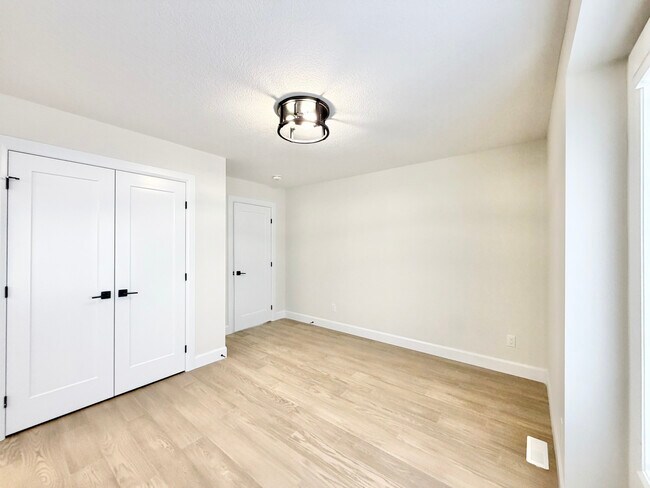 Photo - 4 BED - 3.5 BATH - LONDON - FULL HOUSE