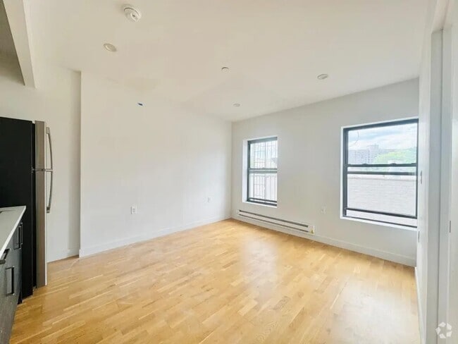 Building Photo - Furnished room/NOT APARTMENT Unit 2L