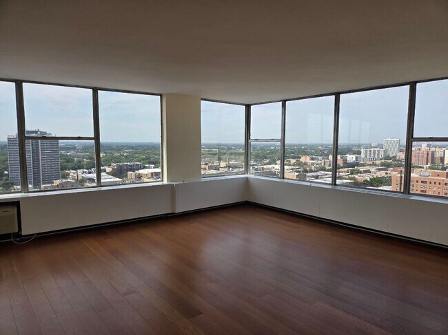 Photo - 5757 N Sheridan Rd