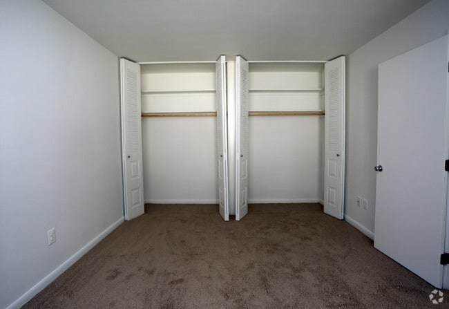 AS: bedroom - Riverview Apartments
