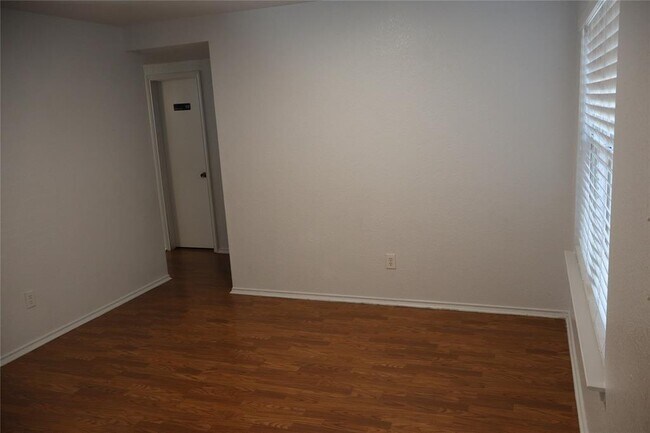 Photo - 5204 Mathra Dr