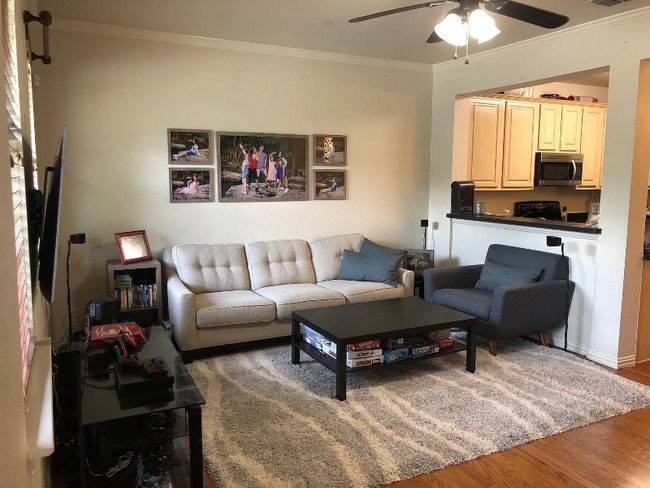 Photo - 3219 Carlisle St