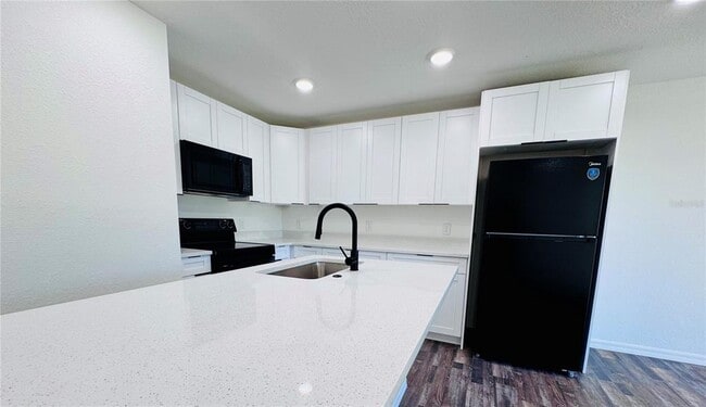 Photo - 27063 Washington St