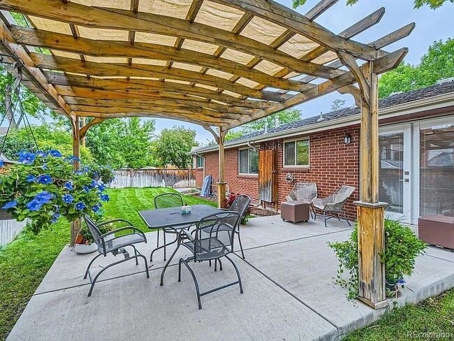 Photo - 645 S Glencoe St