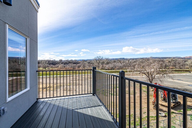 Photo - Struthers Residences