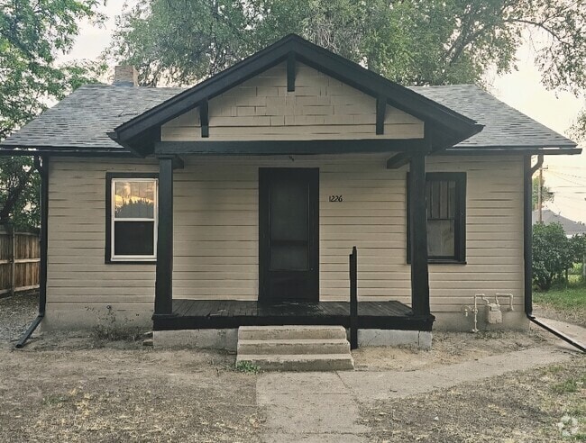 Building Photo - 1226 Van Buren St Rental