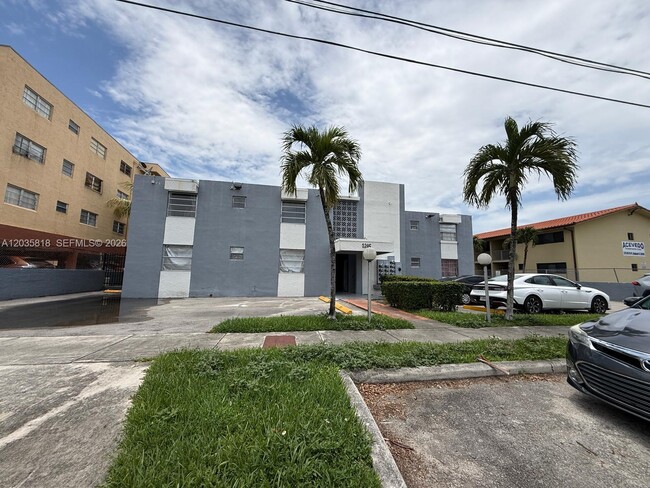 Building Photo - 1285 W 26th Pl Unit 204
