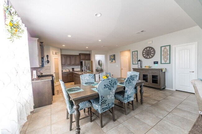 Photo - 6825 Jamestown St