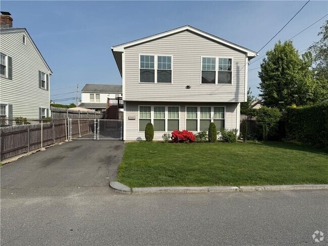 Building Photo - 24 Apulia St Rental