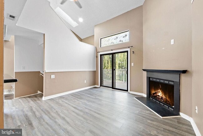 Photo - 1512 Roberts Way