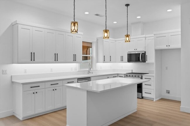 Photo - 208 Bogey Ln