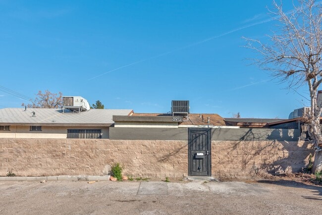 Building Photo - 3912 Torsby Pl