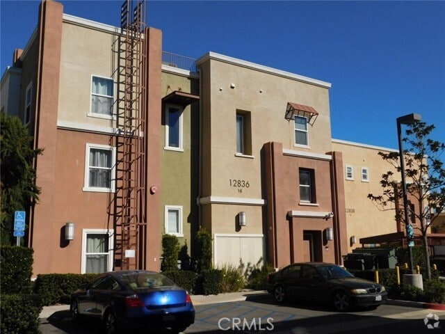 Building Photo - 12836 Palm St Rental