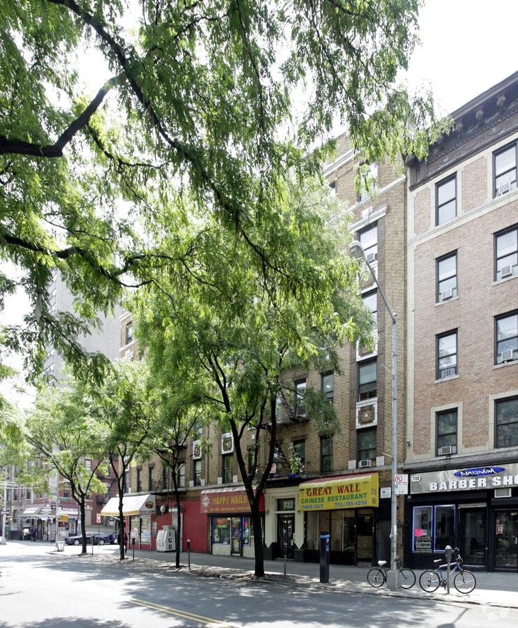 Photo - 732 E 187th St