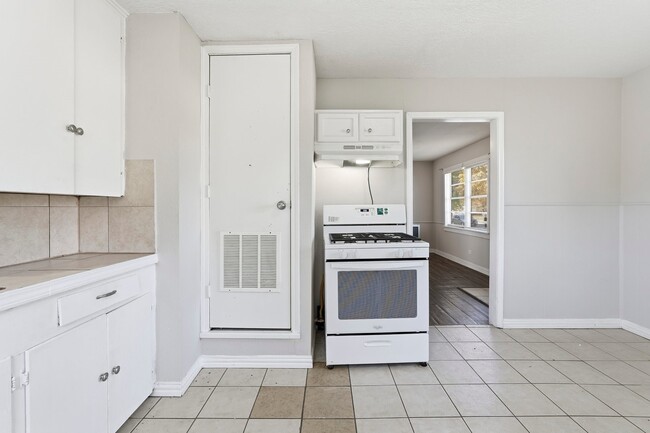 Photo - 729 13th Ave N