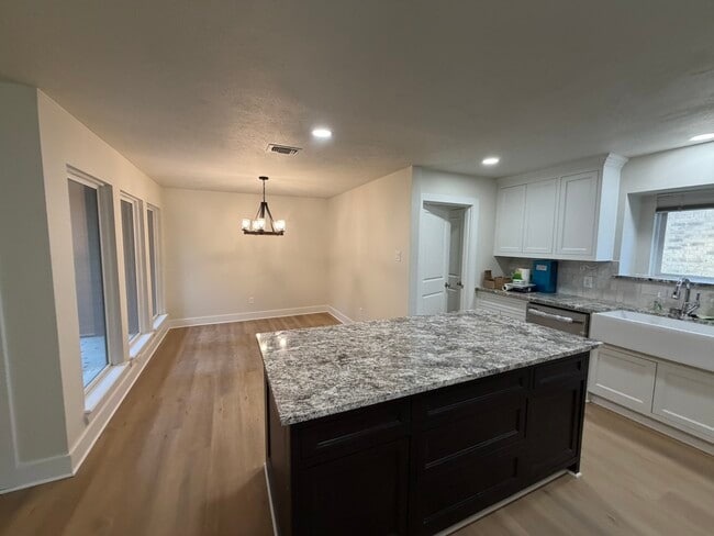 Building Photo - 70 Brookflower Rd