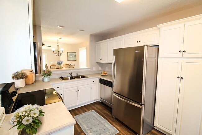 Photo - 428 Andover Dr