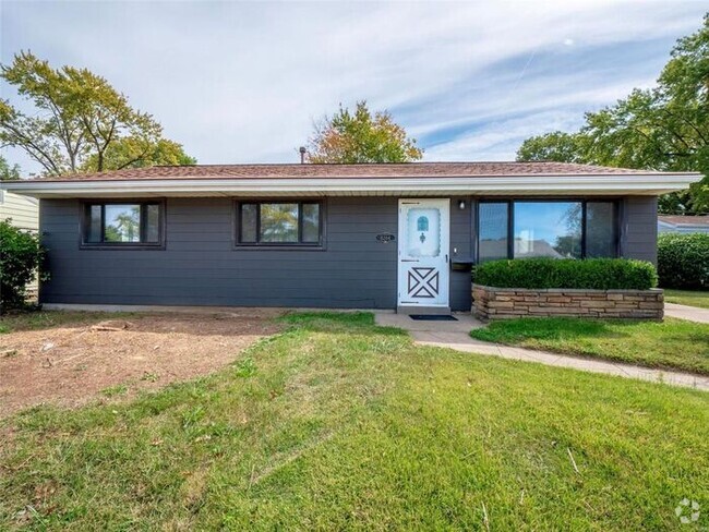 Building Photo - Welcome to 8264 Morganford! Rental