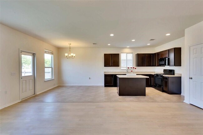 Photo - 7112 Longford Trail